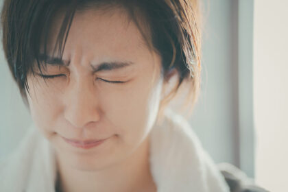 目の異物感がありますか？