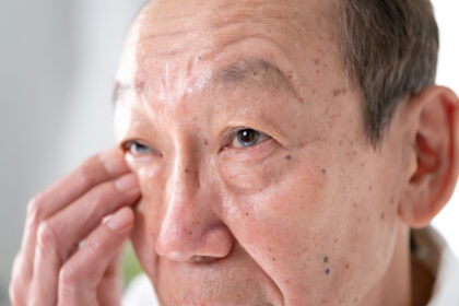 失明にも繋がる網膜剥離とは